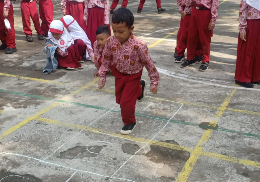 Apa itu Permainan Engklek ? Simak Yuk..